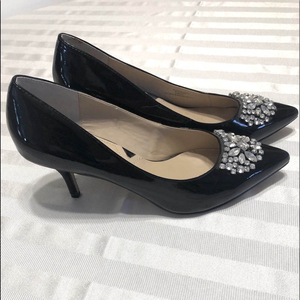 *LAST CHANCE* Adrienne Vittadini black pump with crystals